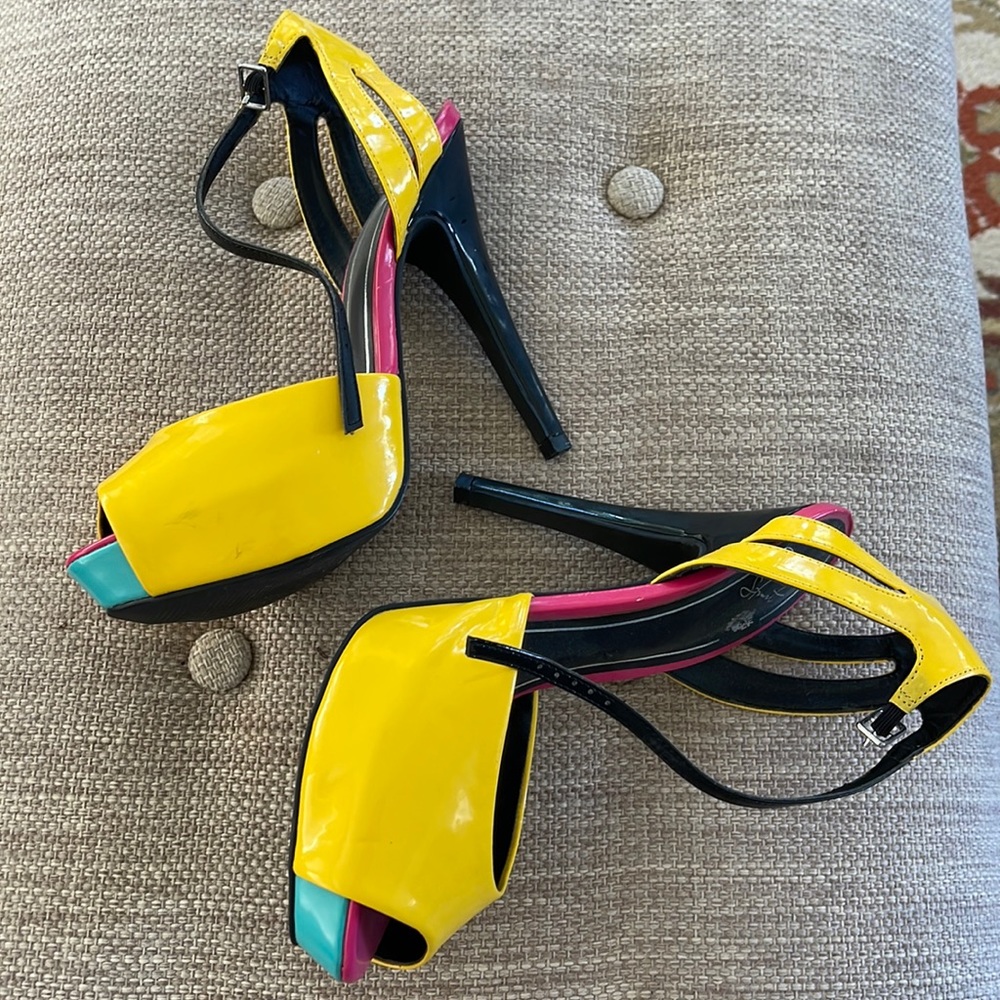 PLATFORM HEELS